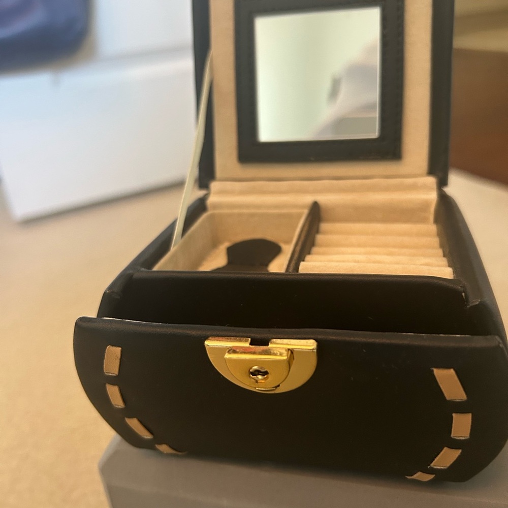 Black and Gold Travel Jewelry Case - Picture 3 of 7
